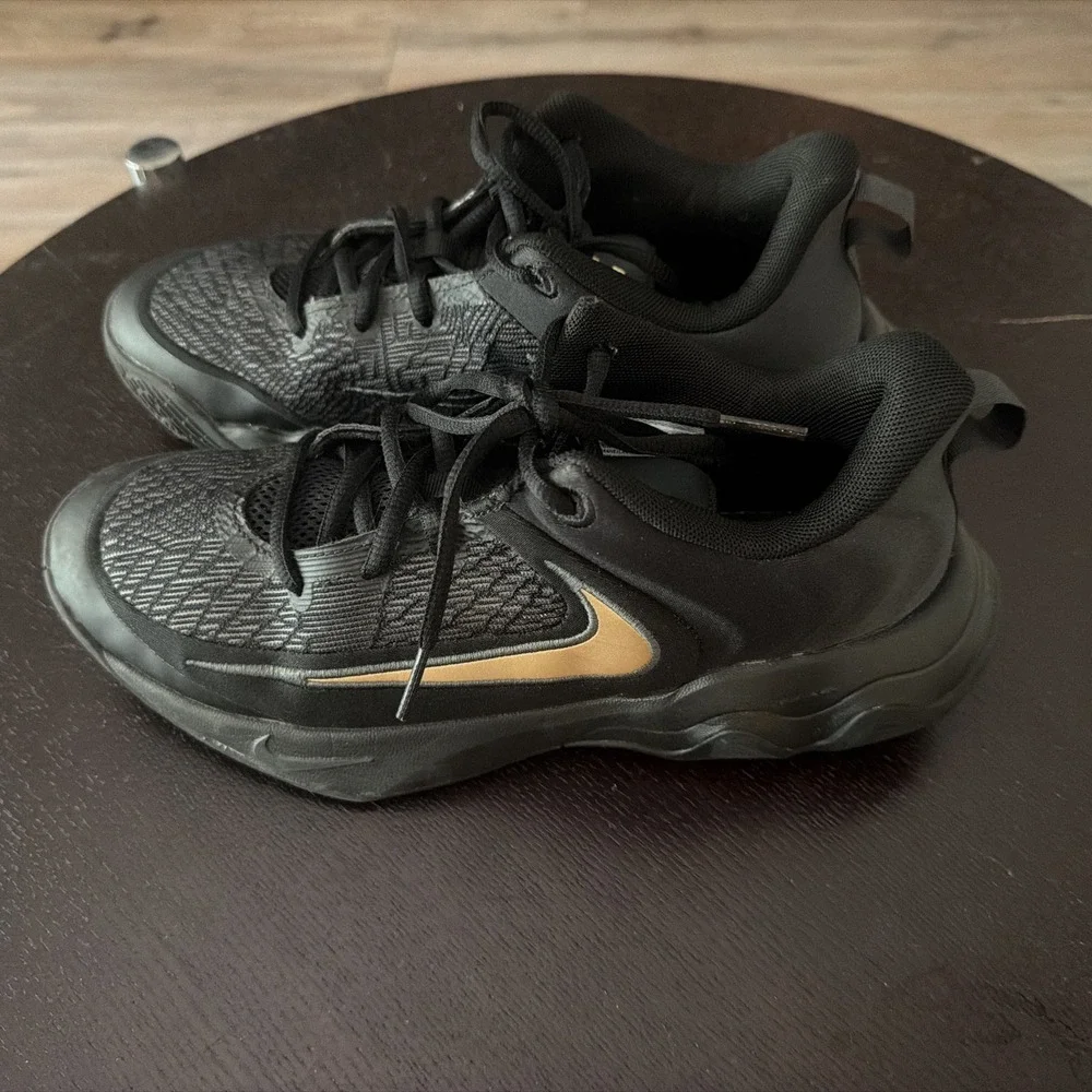 Nike Giannis Immortality 5.5 GS Black Gold Kids  Basketball